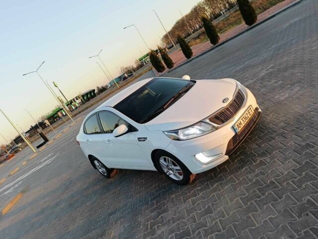 Білий Кіа Ріо, об'ємом двигуна 1.4 л та пробігом 160 тис. км за 8500 $, фото 1 на Automoto.ua