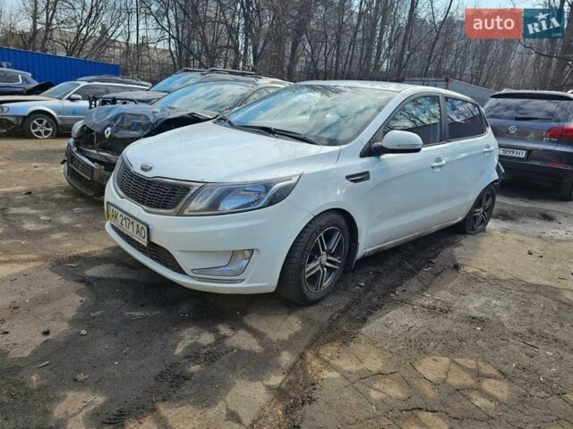 Білий Кіа Ріо, об'ємом двигуна 1.59 л та пробігом 200 тис. км за 2999 $, фото 3 на Automoto.ua