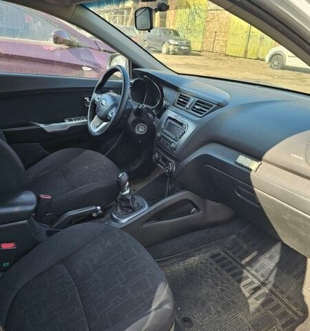 Белый Киа Рио, объемом двигателя 1.59 л и пробегом 200 тыс. км за 3200 $, фото 15 на Automoto.ua