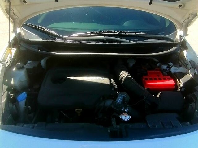 Белый Киа Рио, объемом двигателя 1.1 л и пробегом 140 тыс. км за 6000 $, фото 5 на Automoto.ua