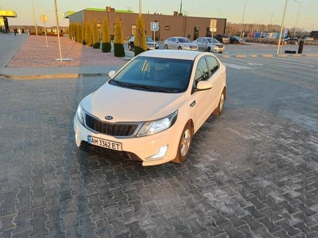 Білий Кіа Ріо, об'ємом двигуна 1.4 л та пробігом 160 тис. км за 8500 $, фото 3 на Automoto.ua