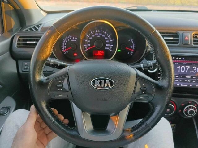 Білий Кіа Ріо, об'ємом двигуна 1.4 л та пробігом 160 тис. км за 8500 $, фото 7 на Automoto.ua