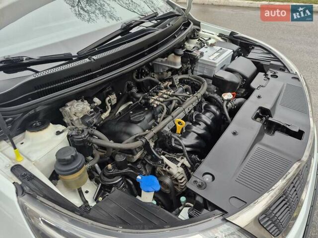 Білий Кіа Ріо, об'ємом двигуна 1.4 л та пробігом 132 тис. км за 8800 $, фото 61 на Automoto.ua