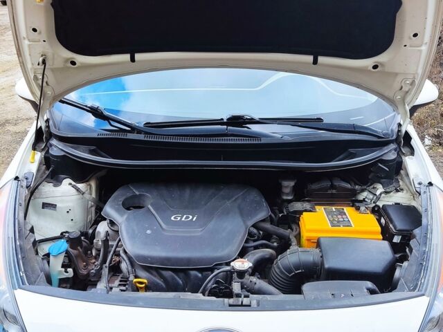Білий Кіа Ріо, об'ємом двигуна 1.6 л та пробігом 202 тис. км за 7500 $, фото 2 на Automoto.ua