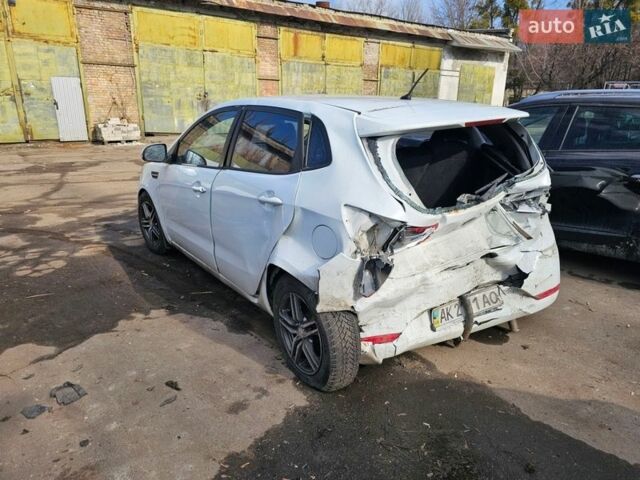 Белый Киа Рио, объемом двигателя 1.59 л и пробегом 200 тыс. км за 3200 $, фото 6 на Automoto.ua