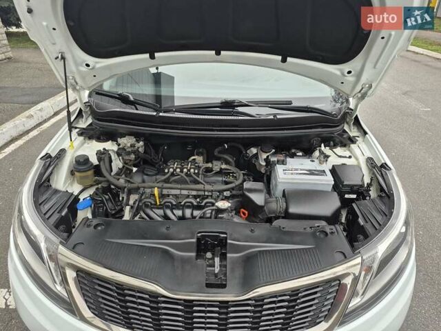 Білий Кіа Ріо, об'ємом двигуна 1.4 л та пробігом 132 тис. км за 8800 $, фото 59 на Automoto.ua