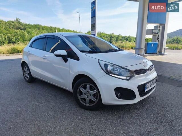 Белый Киа Рио, объемом двигателя 1.4 л и пробегом 282 тыс. км за 7799 $, фото 6 на Automoto.ua