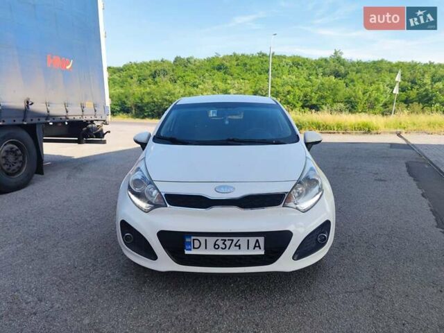 Белый Киа Рио, объемом двигателя 1.4 л и пробегом 282 тыс. км за 7799 $, фото 7 на Automoto.ua