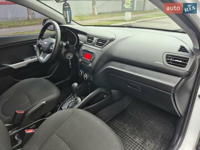 Білий Кіа Ріо, об'ємом двигуна 1.4 л та пробігом 132 тис. км за 8800 $, фото 46 на Automoto.ua