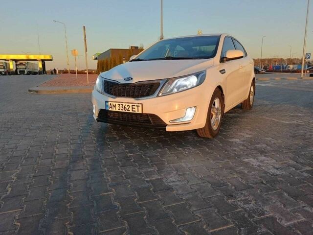 Білий Кіа Ріо, об'ємом двигуна 1.4 л та пробігом 160 тис. км за 8500 $, фото 5 на Automoto.ua