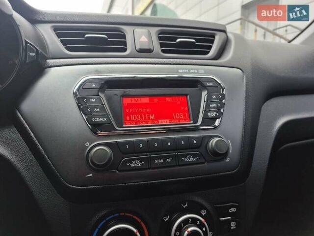 Білий Кіа Ріо, об'ємом двигуна 1.4 л та пробігом 132 тис. км за 8800 $, фото 31 на Automoto.ua