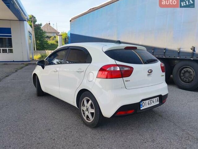 Белый Киа Рио, объемом двигателя 1.4 л и пробегом 282 тыс. км за 7799 $, фото 4 на Automoto.ua