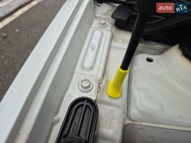 Білий Кіа Ріо, об'ємом двигуна 1.4 л та пробігом 132 тис. км за 8800 $, фото 63 на Automoto.ua