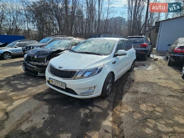 Білий Кіа Ріо, об'ємом двигуна 1.59 л та пробігом 200 тис. км за 2999 $, фото 8 на Automoto.ua
