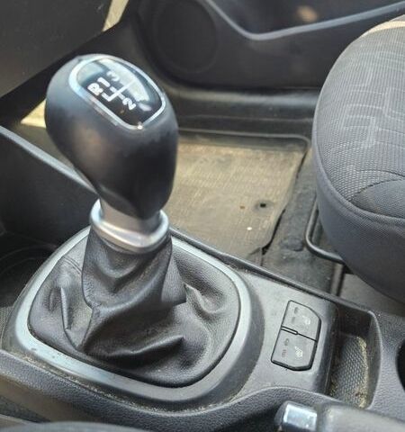 Белый Киа Рио, объемом двигателя 1.59 л и пробегом 200 тыс. км за 3200 $, фото 11 на Automoto.ua