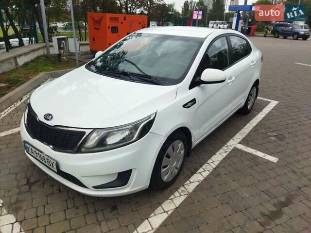 Белый Киа Рио, объемом двигателя 1.4 л и пробегом 270 тыс. км за 7000 $, фото 1 на Automoto.ua