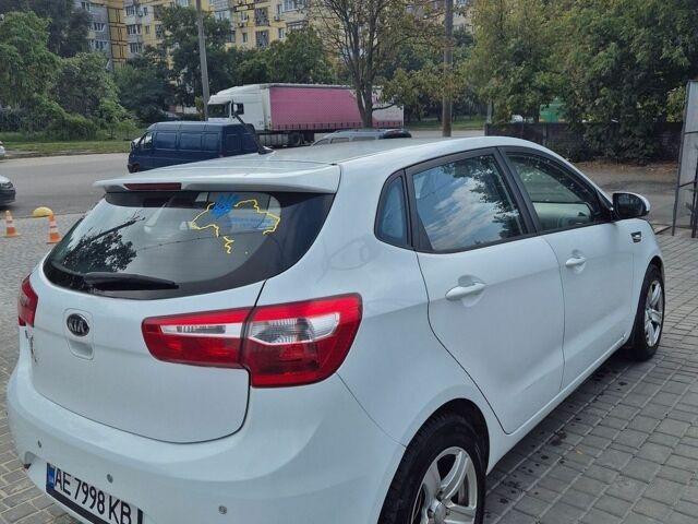Белый Киа Рио, объемом двигателя 1.4 л и пробегом 82 тыс. км за 8000 $, фото 9 на Automoto.ua