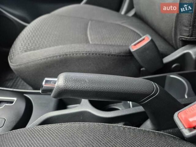 Белый Киа Рио, объемом двигателя 1.4 л и пробегом 132 тыс. км за 8999 $, фото 33 на Automoto.ua