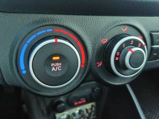 Білий Кіа Ріо, об'ємом двигуна 1.4 л та пробігом 160 тис. км за 8500 $, фото 9 на Automoto.ua