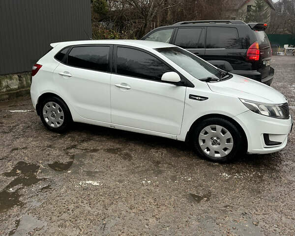 Белый Киа Рио, объемом двигателя 1.4 л и пробегом 132 тыс. км за 7500 $, фото 1 на Automoto.ua