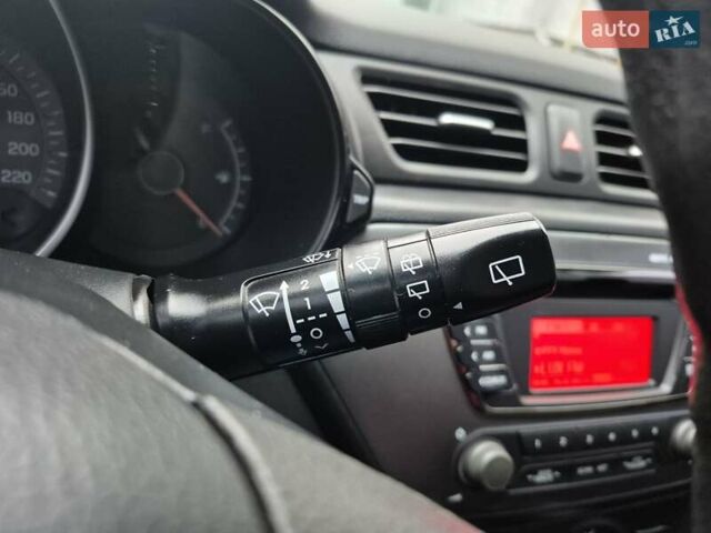Білий Кіа Ріо, об'ємом двигуна 1.4 л та пробігом 132 тис. км за 8800 $, фото 33 на Automoto.ua