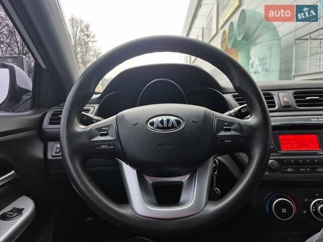 Білий Кіа Ріо, об'ємом двигуна 1.4 л та пробігом 132 тис. км за 8800 $, фото 35 на Automoto.ua