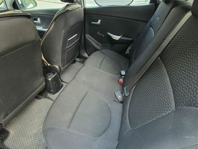 Белый Киа Рио, объемом двигателя 1.4 л и пробегом 82 тыс. км за 8000 $, фото 14 на Automoto.ua