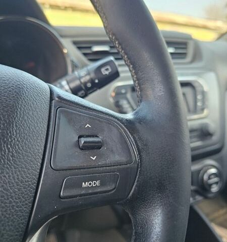 Белый Киа Рио, объемом двигателя 1.59 л и пробегом 200 тыс. км за 3200 $, фото 13 на Automoto.ua