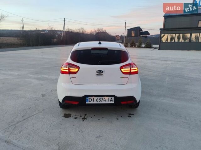 Белый Киа Рио, объемом двигателя 1.4 л и пробегом 285 тыс. км за 6999 $, фото 2 на Automoto.ua