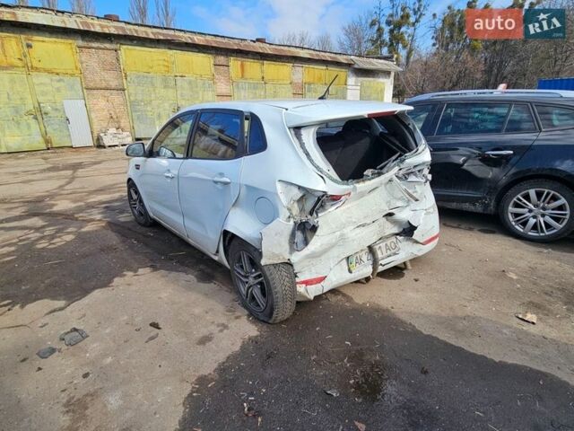 Білий Кіа Ріо, об'ємом двигуна 1.59 л та пробігом 200 тис. км за 2999 $, фото 10 на Automoto.ua