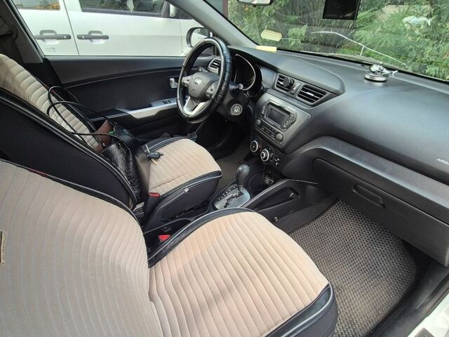 Белый Киа Рио, объемом двигателя 1.4 л и пробегом 82 тыс. км за 8000 $, фото 10 на Automoto.ua