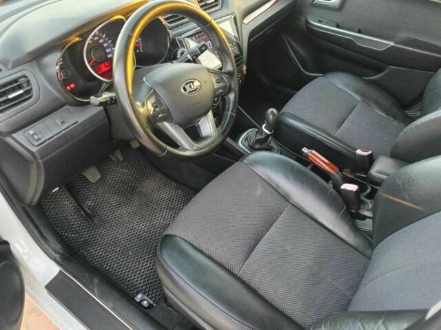 Білий Кіа Ріо, об'ємом двигуна 1.4 л та пробігом 160 тис. км за 8500 $, фото 11 на Automoto.ua