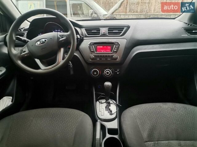 Белый Киа Рио, объемом двигателя 1.4 л и пробегом 159 тыс. км за 7000 $, фото 3 на Automoto.ua