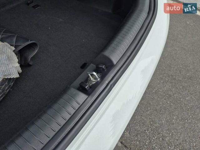 Білий Кіа Ріо, об'ємом двигуна 1.4 л та пробігом 132 тис. км за 8800 $, фото 57 на Automoto.ua
