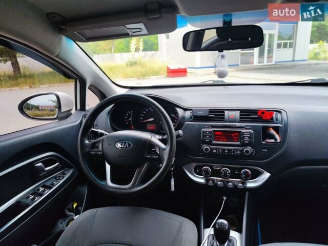Белый Киа Рио, объемом двигателя 1.4 л и пробегом 299 тыс. км за 7200 $, фото 9 на Automoto.ua