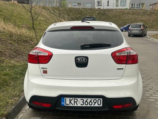 Белый Киа Рио, объемом двигателя 0 л и пробегом 190 тыс. км за 5000 $, фото 2 на Automoto.ua