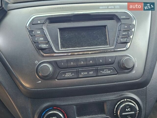 Білий Кіа Ріо, об'ємом двигуна 1.59 л та пробігом 200 тис. км за 2999 $, фото 11 на Automoto.ua