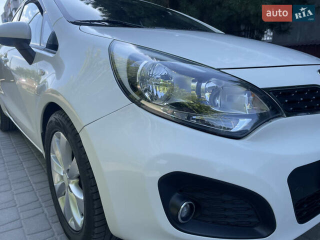 Белый Киа Рио, объемом двигателя 1.3 л и пробегом 127 тыс. км за 6999 $, фото 4 на Automoto.ua