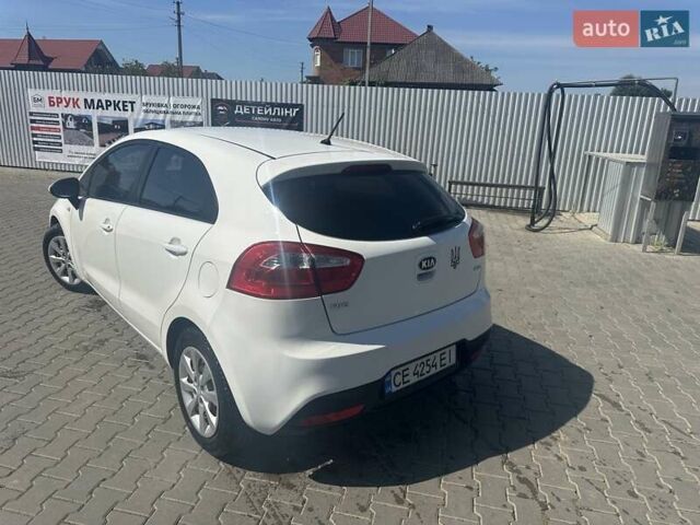 Белый Киа Рио, объемом двигателя 1.12 л и пробегом 289 тыс. км за 5800 $, фото 2 на Automoto.ua