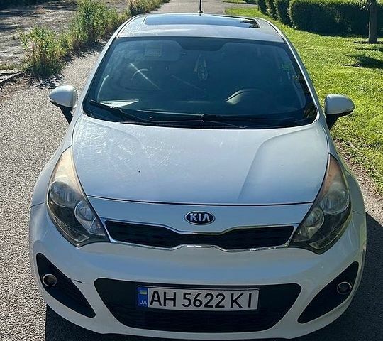 Білий Кіа Ріо, об'ємом двигуна 1.6 л та пробігом 100 тис. км за 9000 $, фото 13 на Automoto.ua