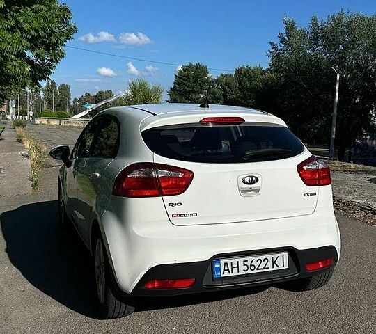Білий Кіа Ріо, об'ємом двигуна 1.6 л та пробігом 100 тис. км за 9000 $, фото 12 на Automoto.ua