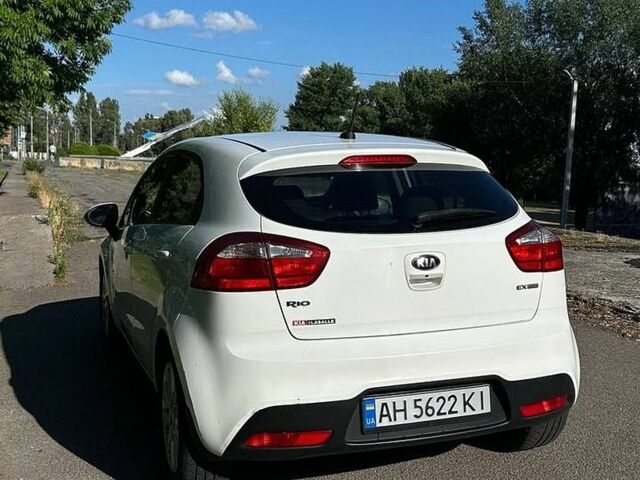 Білий Кіа Ріо, об'ємом двигуна 1.6 л та пробігом 100 тис. км за 8500 $, фото 12 на Automoto.ua