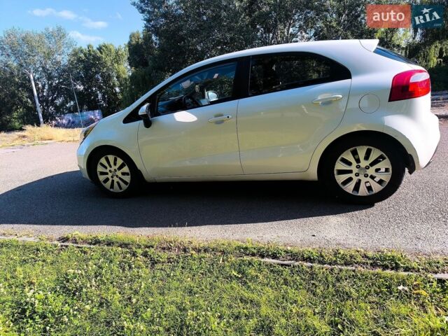 Білий Кіа Ріо, об'ємом двигуна 1.6 л та пробігом 100 тис. км за 8500 $, фото 1 на Automoto.ua