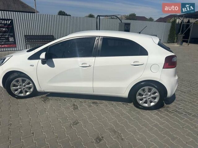 Белый Киа Рио, объемом двигателя 1.12 л и пробегом 289 тыс. км за 5800 $, фото 3 на Automoto.ua