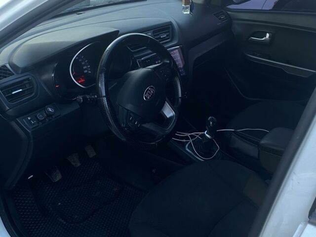 Белый Киа Рио, объемом двигателя 1.4 л и пробегом 184 тыс. км за 7200 $, фото 6 на Automoto.ua