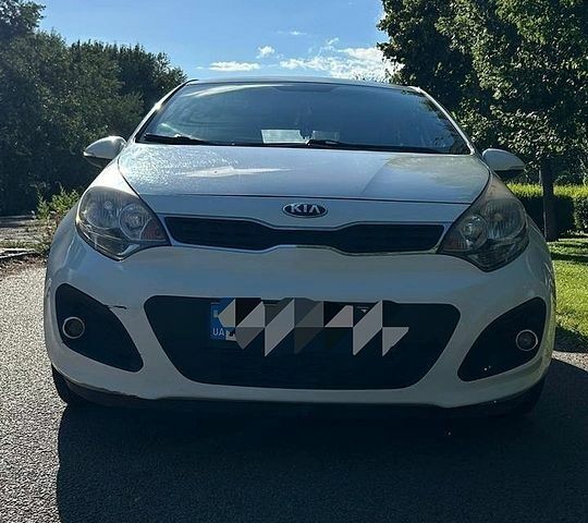Білий Кіа Ріо, об'ємом двигуна 1.6 л та пробігом 100 тис. км за 9000 $, фото 2 на Automoto.ua