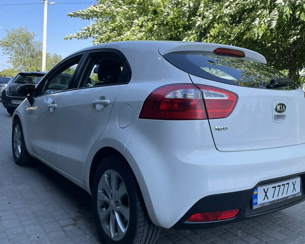 Белый Киа Рио, объемом двигателя 1.3 л и пробегом 127 тыс. км за 6999 $, фото 8 на Automoto.ua