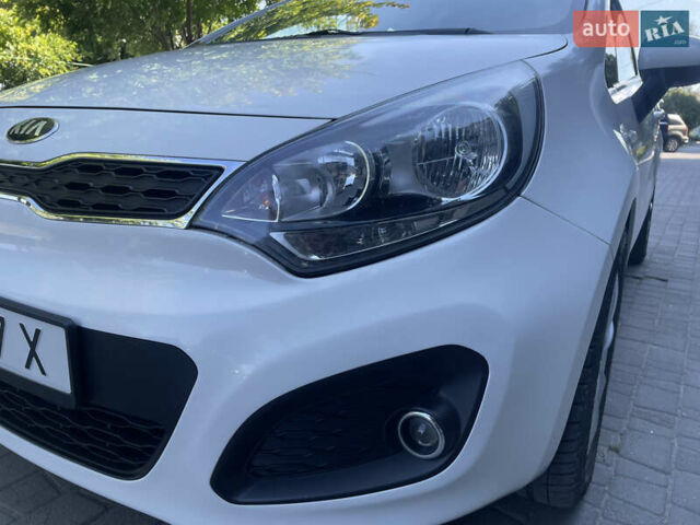 Белый Киа Рио, объемом двигателя 1.3 л и пробегом 127 тыс. км за 6999 $, фото 3 на Automoto.ua