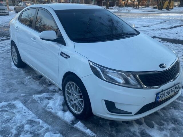 Белый Киа Рио, объемом двигателя 1.4 л и пробегом 184 тыс. км за 7200 $, фото 2 на Automoto.ua