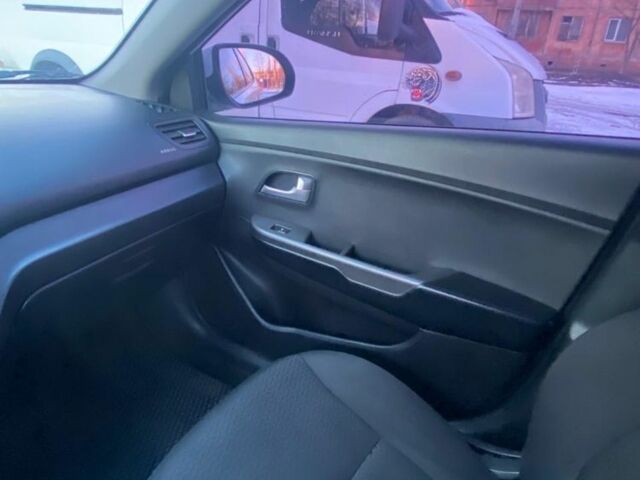 Белый Киа Рио, объемом двигателя 1.4 л и пробегом 184 тыс. км за 7000 $, фото 4 на Automoto.ua